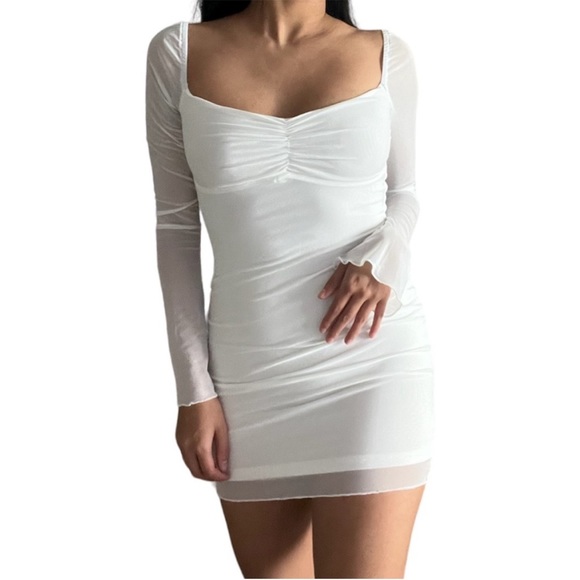 Luvalot Clothing Long sleeve Mini White Dress Size 4 - Picture 1 of 7